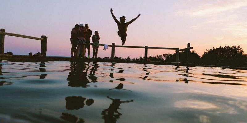 领域三：荒诞合理化实践 (为不合理事物构建严谨逻辑)