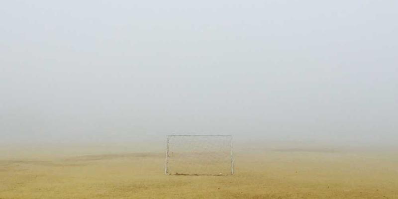 在与人交谈时，刻意将对方每句话都理解为字面意思