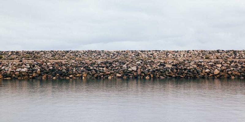 说明：Calm、Headspace与潮汐App界面对比图