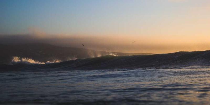 说明：一张手绘风格的私人城市地图，地图上标注的是各种情绪符号，如快乐、悲伤、安宁等，而非具体的地理地点。