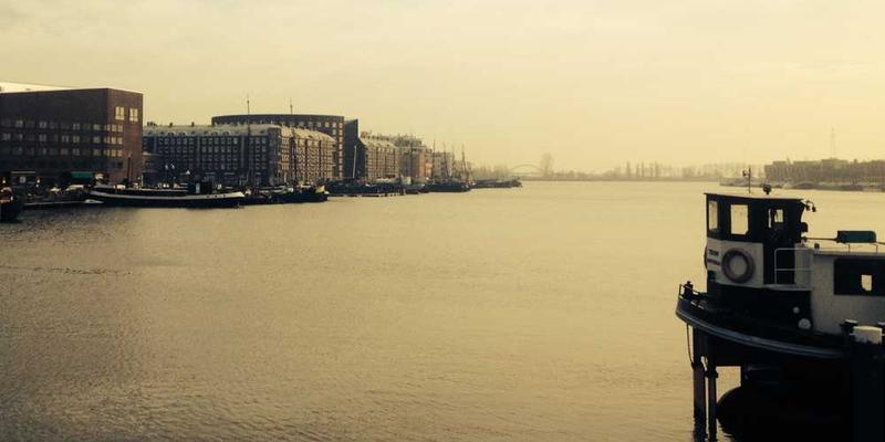 观察在重大事件中,不同信息圈层如何构建各自的事实版本