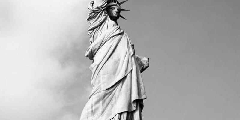 社区全景,包括公园、超市、学校等设施