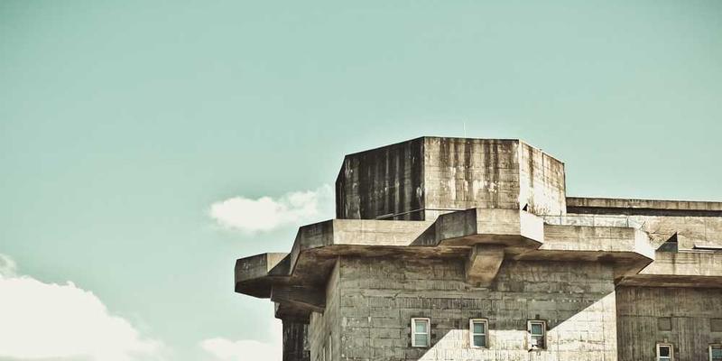 记录在不同高度（平地、高楼、山顶）对时间流逝的不同感知