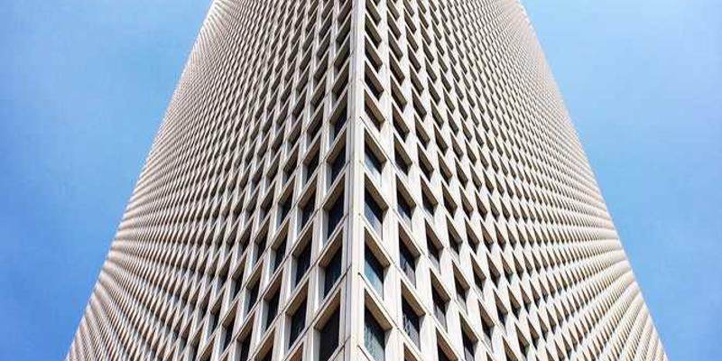 解读废旧电池壳体上，人类对“持久能量”这一神性的祈求与背叛