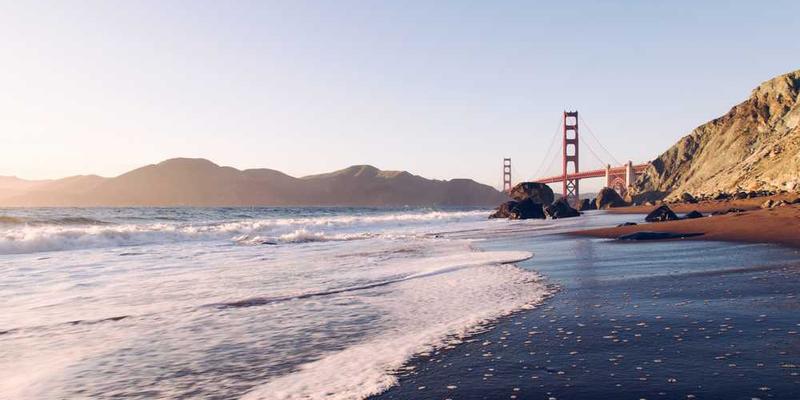 人类与AI组成团队参加辩论赛,AI负责逻辑,人类负责煽情,我们输给了另一对同样组合。